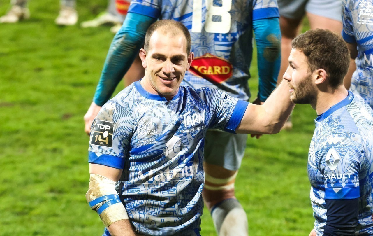 “Benjamin Urdapilleta’s Emotional Farewell with Castres Olympique Ahead of Move to Clermont”